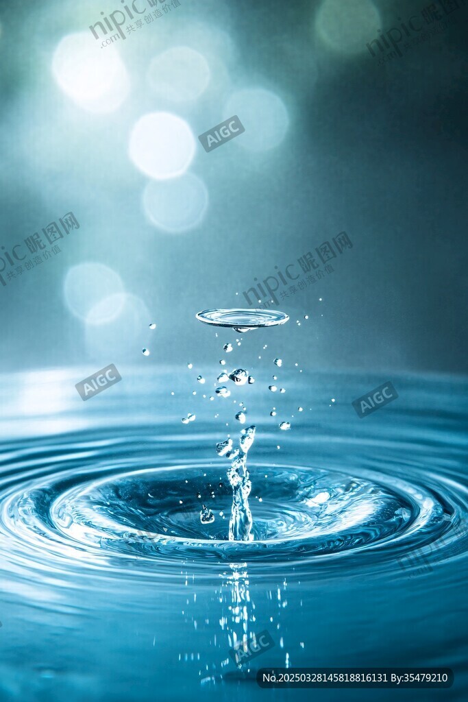 水滴入水瞬间的美丽画面