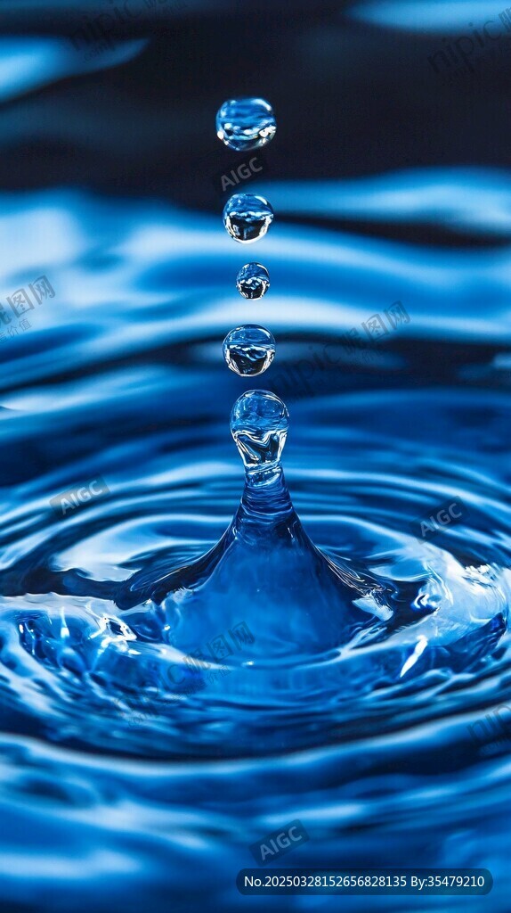 水滴落下形成美丽水波纹