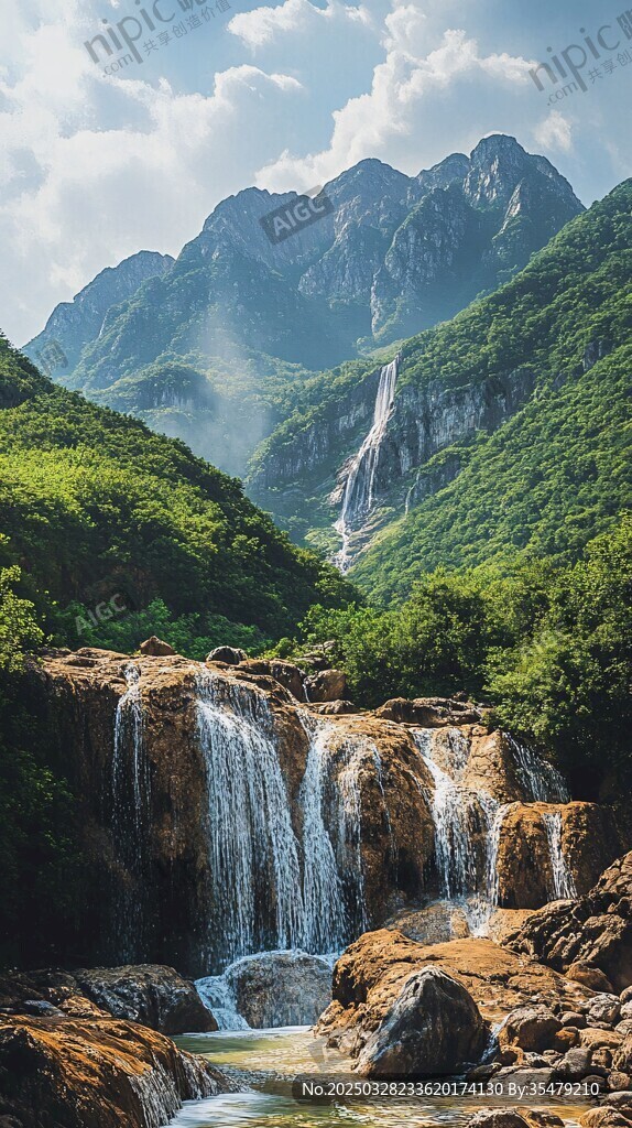 山间飞瀑美景