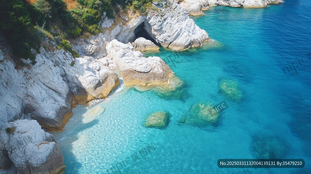 梦幻蓝湾 碧海礁石之美景