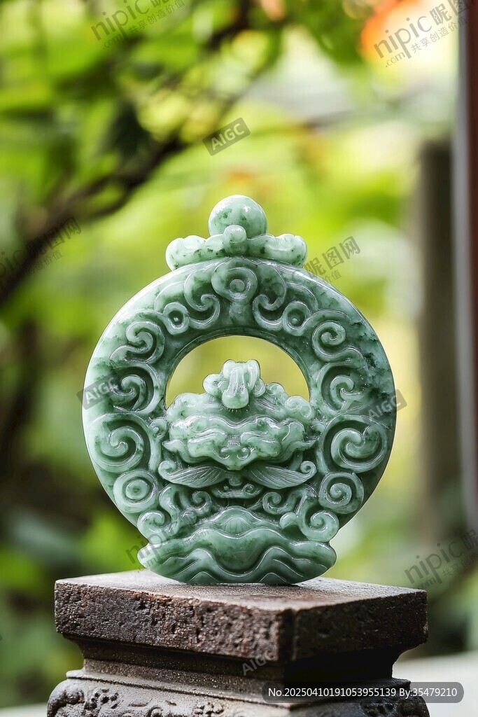 翠玉雕花佩饰