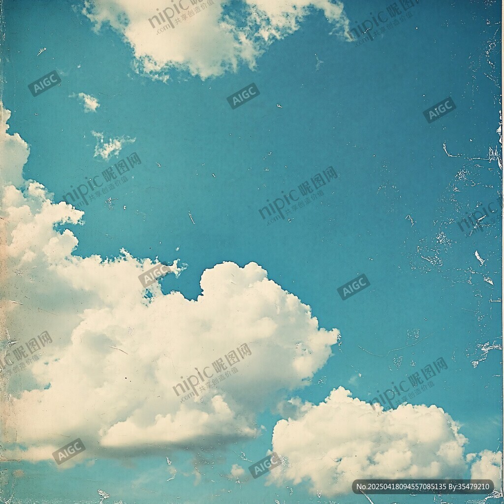 蔚蓝天空中的蓬松云朵