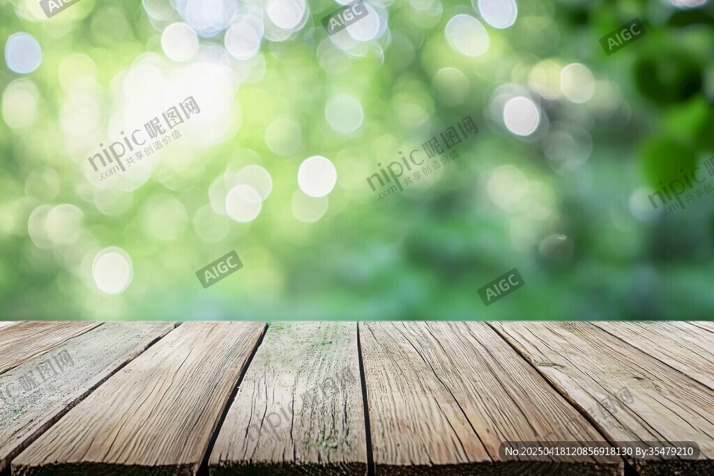 木质台面与绿意背景