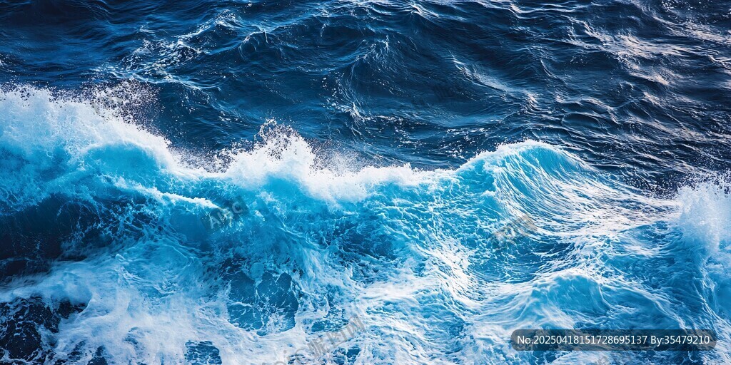 蓝色海浪翻滚的海洋景象