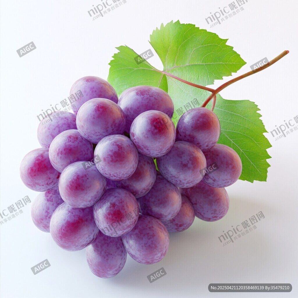 紫葡萄与绿叶的清新组合