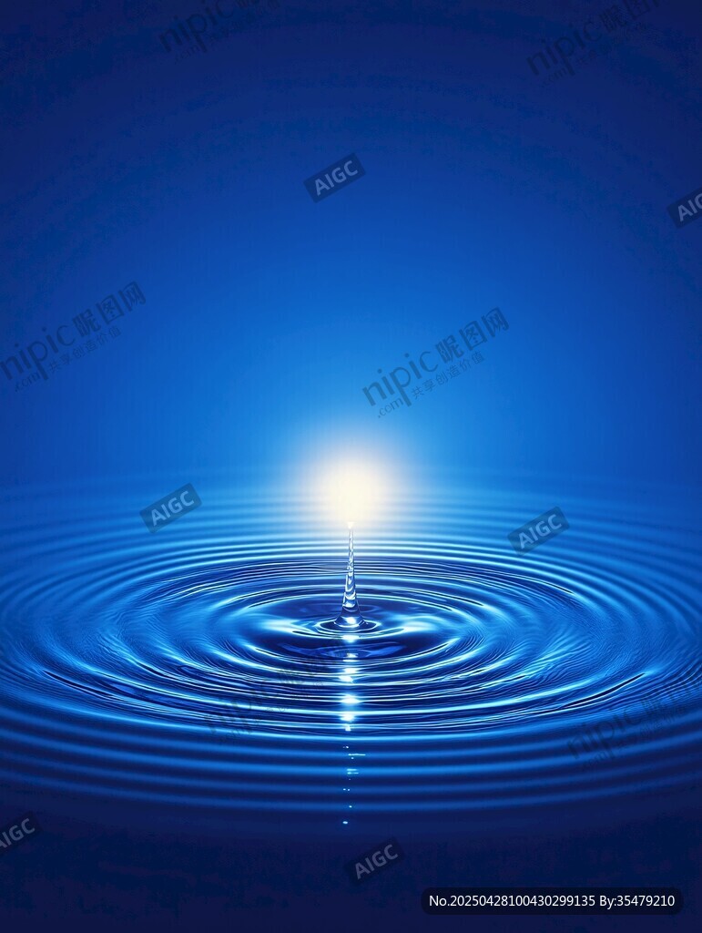 水滴入水泛起蓝色涟漪