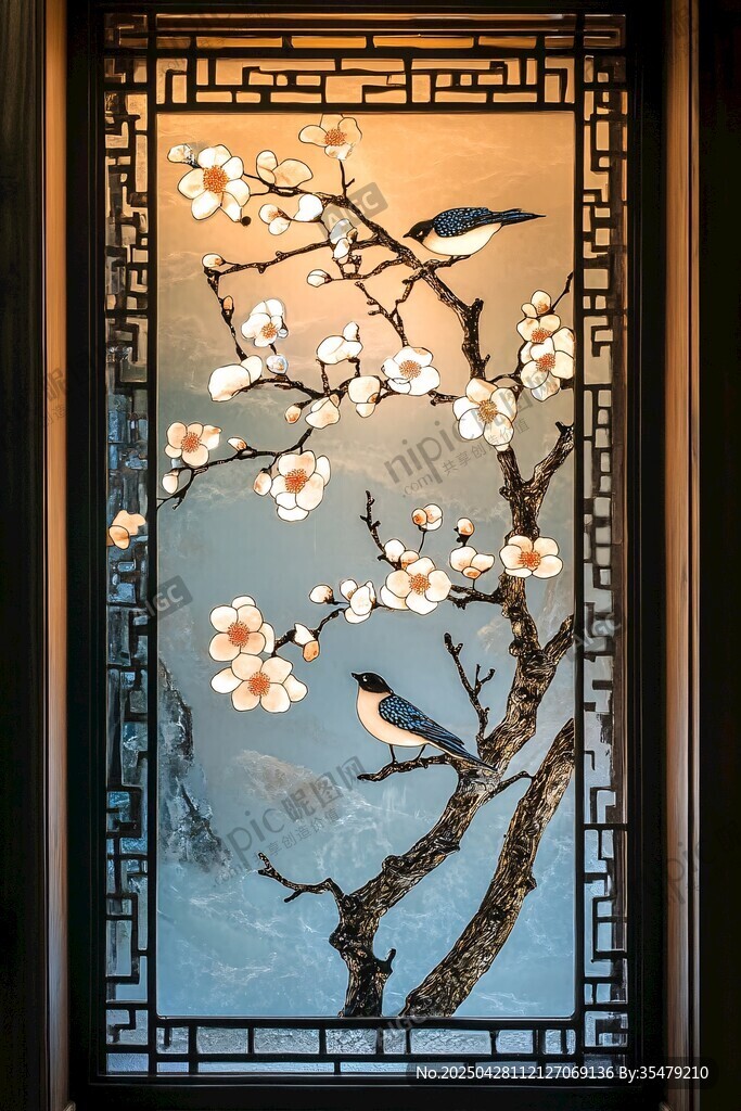 中式窗棂上的花鸟图景