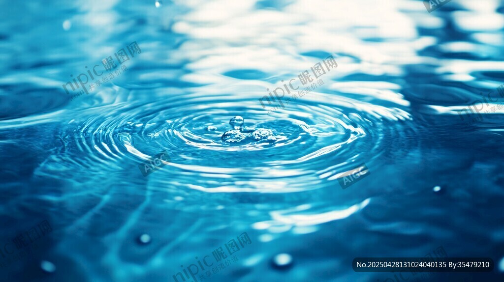 水滴入水泛起涟漪