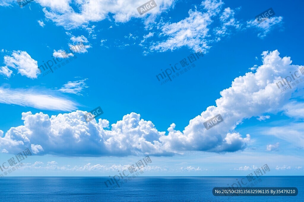 蓝天碧海间的壮丽云景