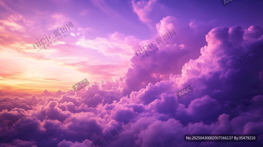 梦幻紫色云海壮丽景象