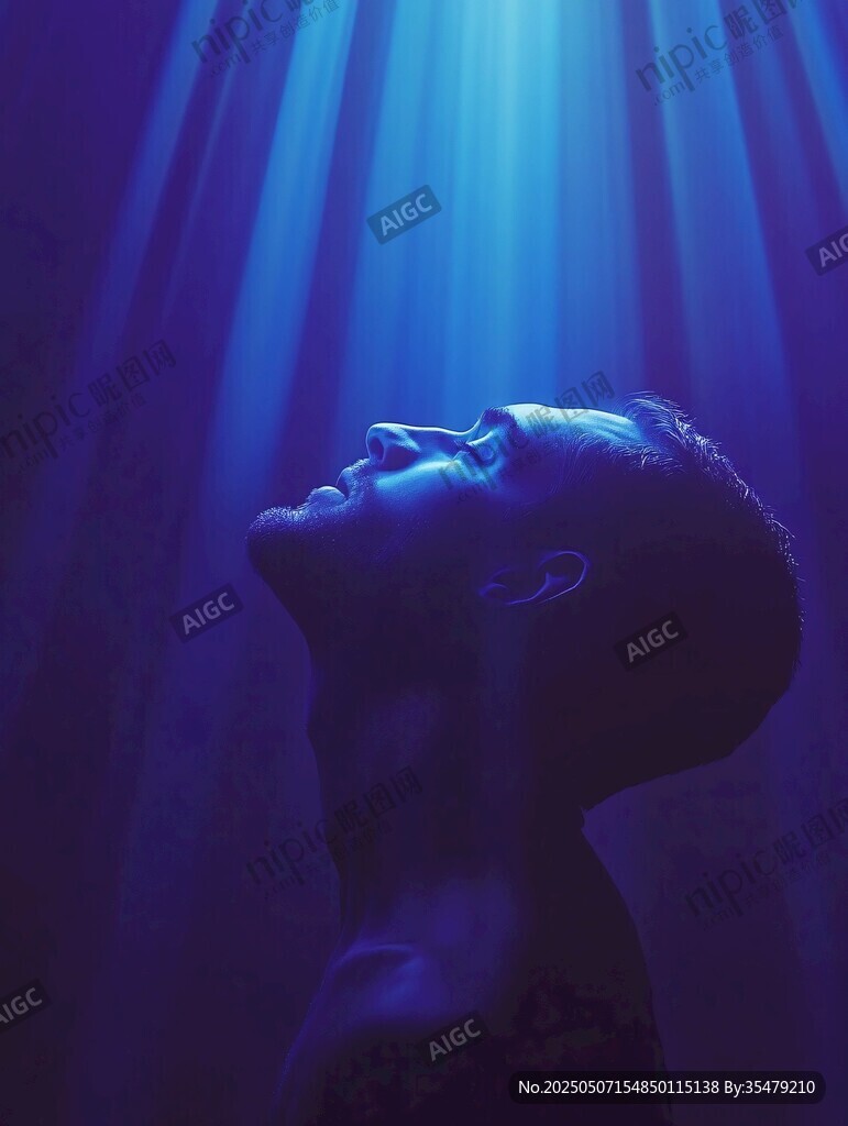 沐浴蓝光的沉思身影
