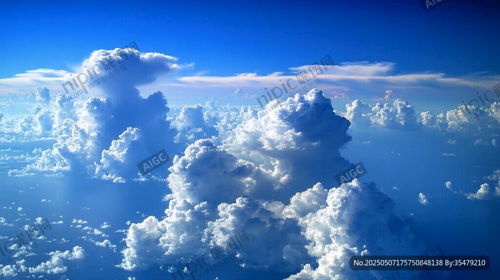 云端之上的壮丽天空景观