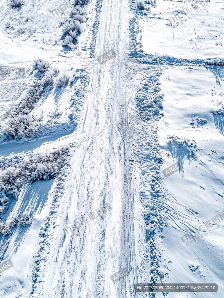 冬日雪路航拍景象