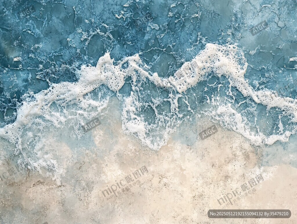 海浪轻拍沙滩的美妙瞬间