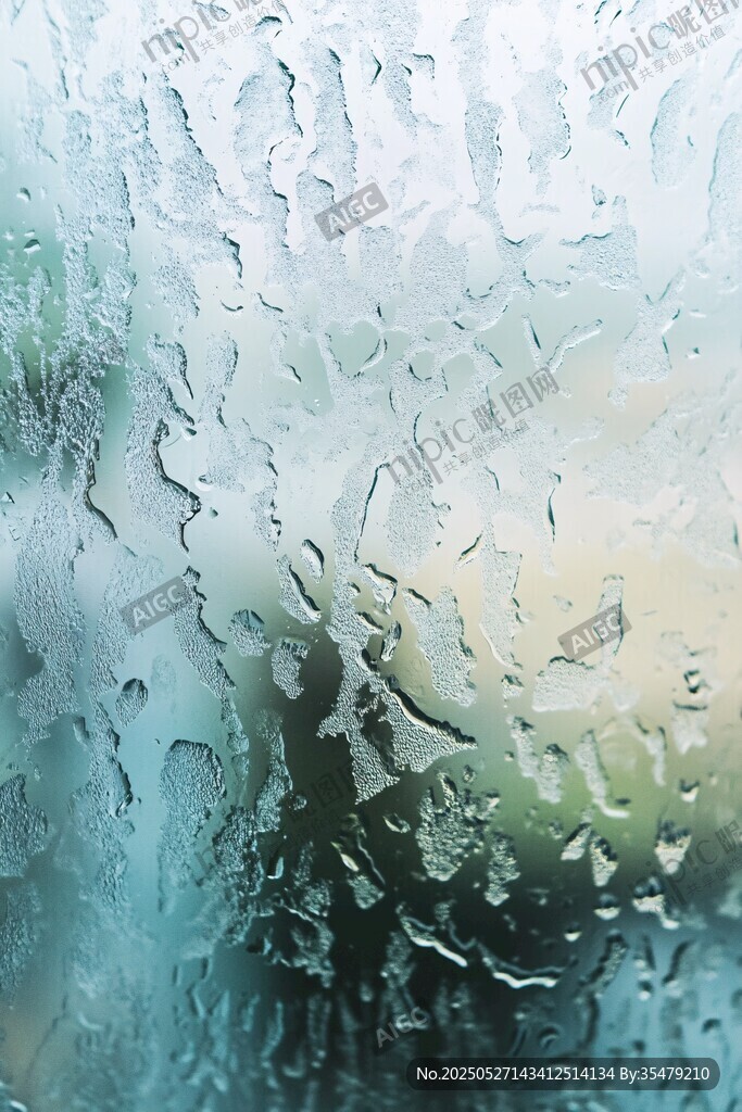 玻璃上的雨滴朦胧景致