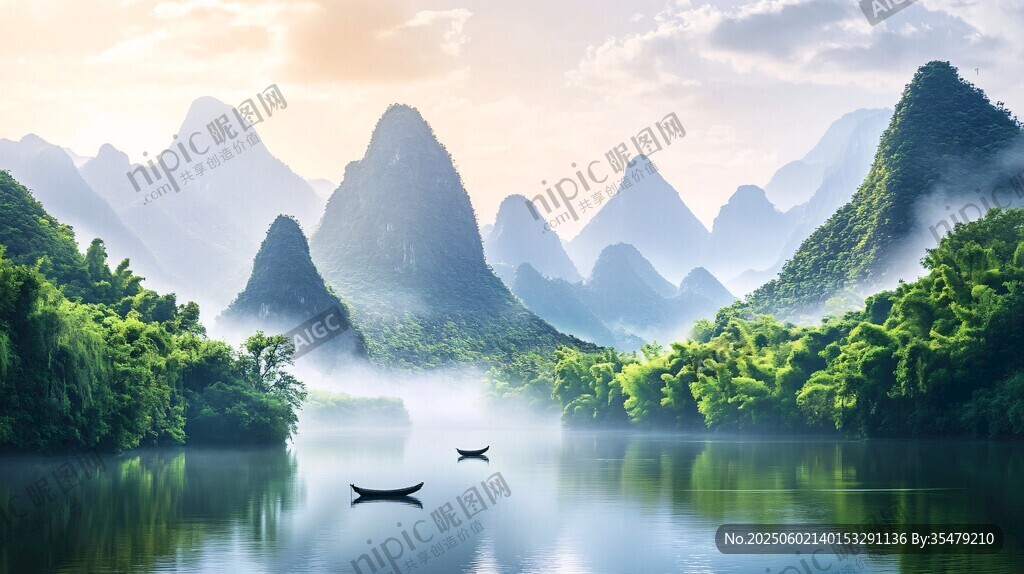 漓江山水间的静谧泛舟景