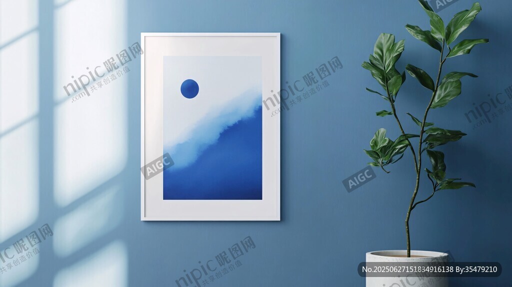 蓝色挂画旁的清新绿植