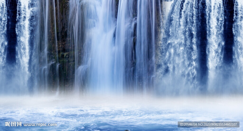 招财瀑布山水画