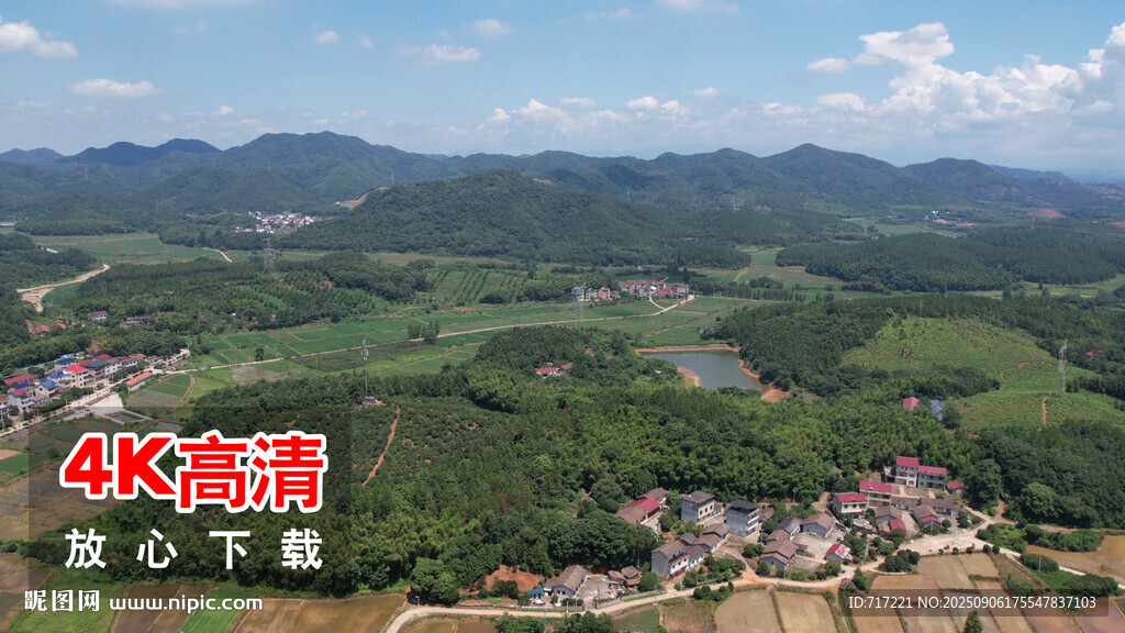 俯瞰青山环抱的美丽村落延时摄影