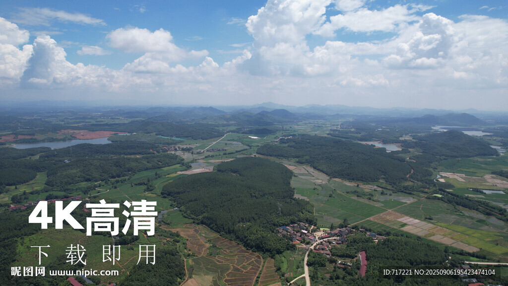 高空俯瞰绿色山峦美景