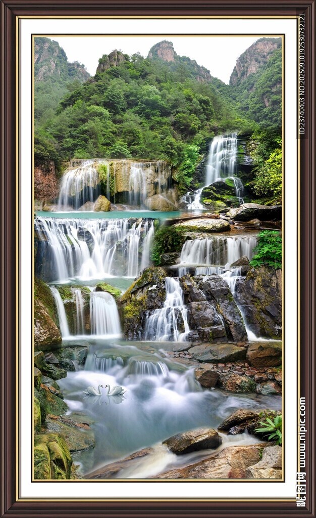 山水瀑布风景图