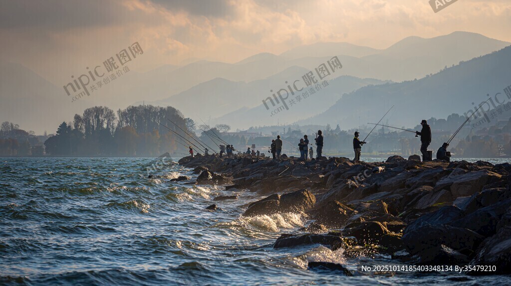 黄昏海边众人垂钓美景