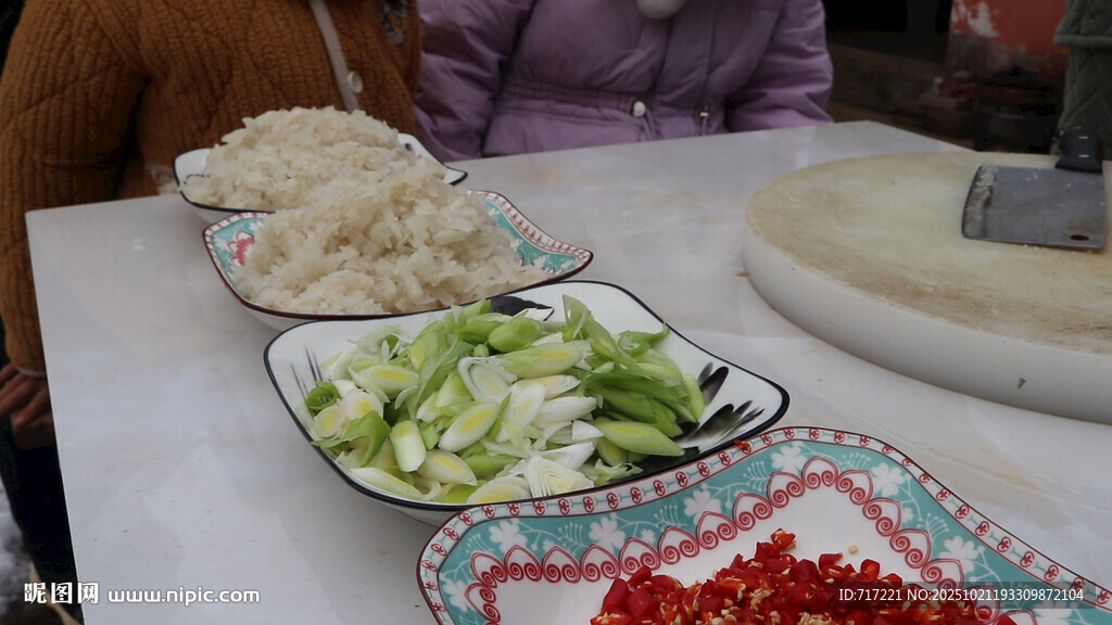 家庭包饺子场景及食材