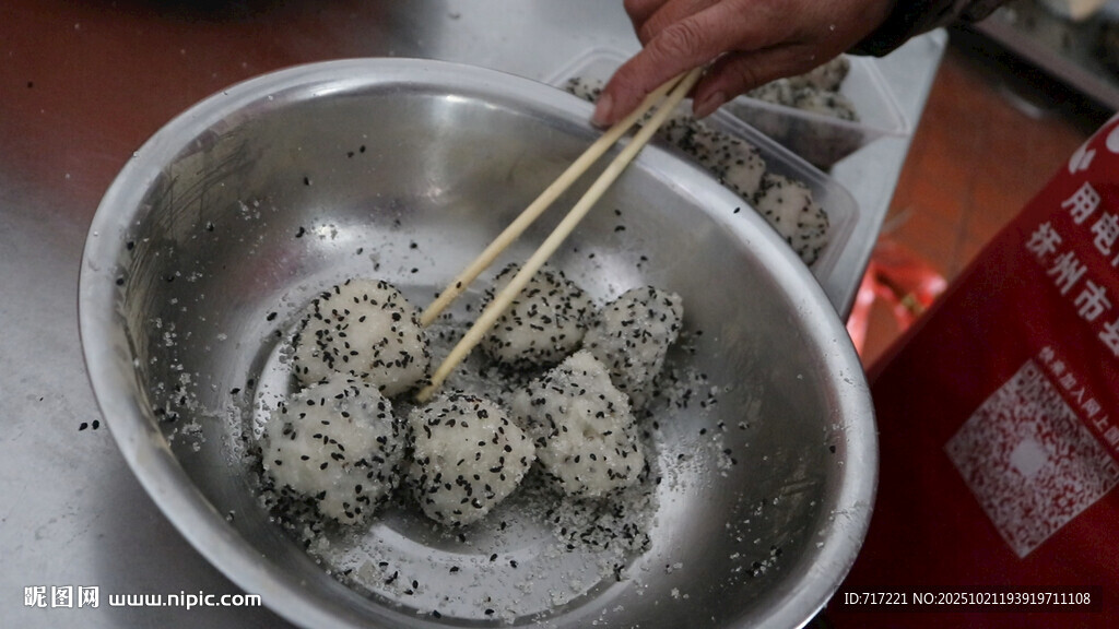 手工制作美味肉丸