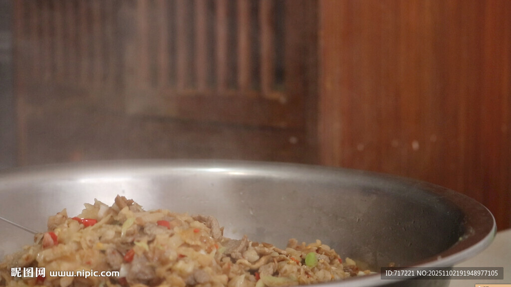 大锅中的美味混合食材