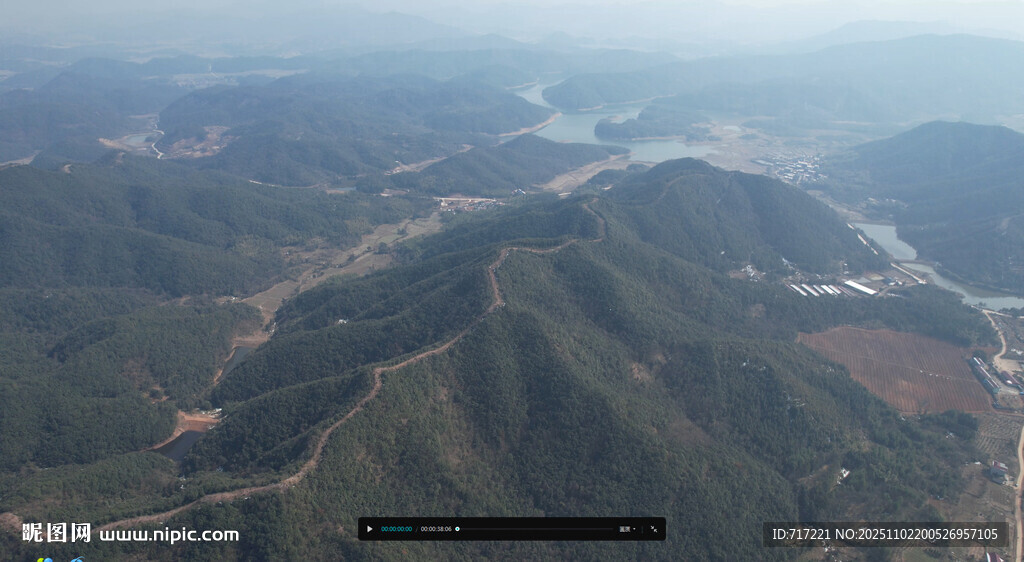 俯瞰连绵群山景色