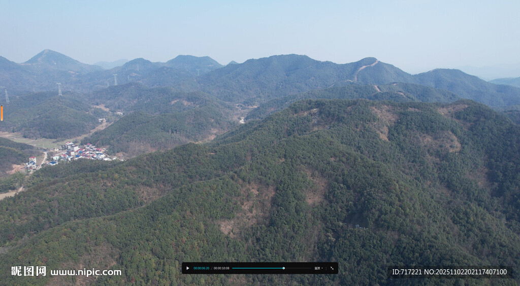 山峦叠翠的壮阔自然景观