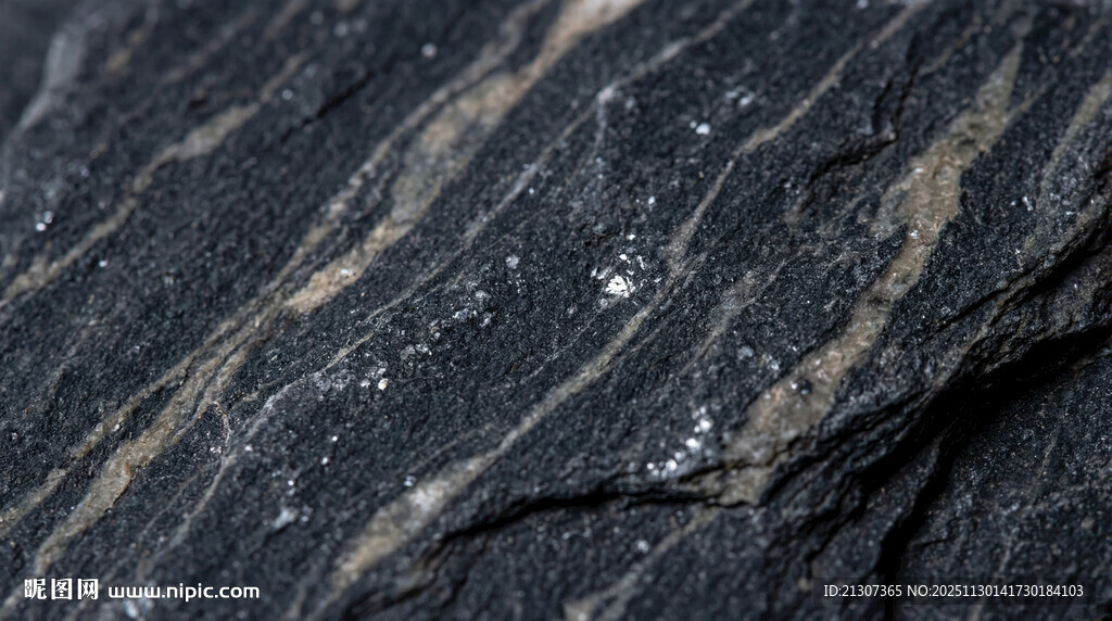 黑色纹理岩石特写