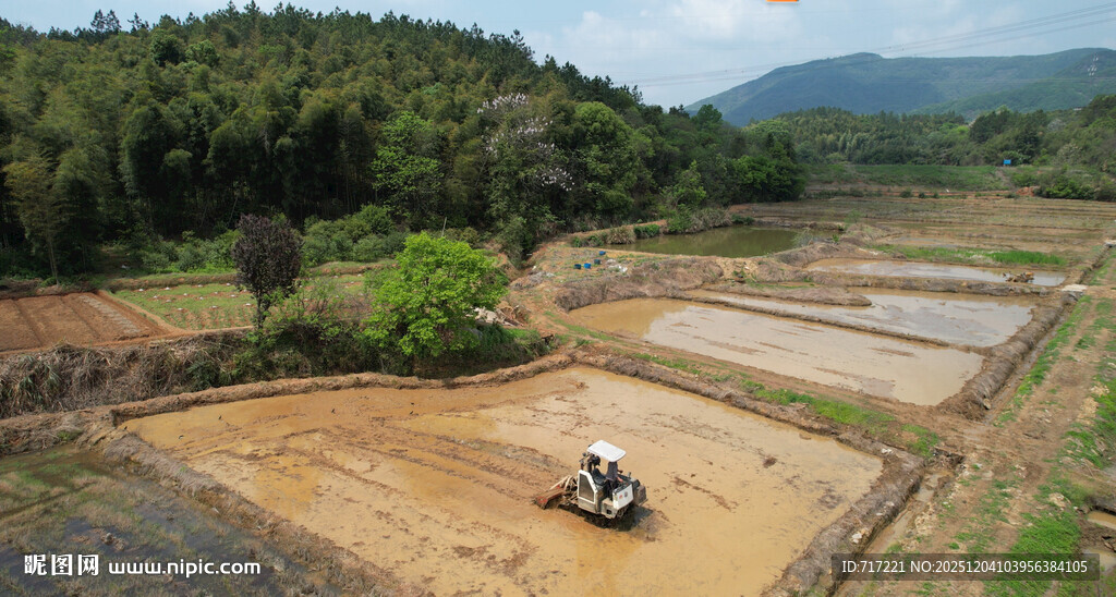 水田农机作业场景