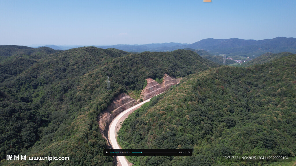 俯瞰蜿蜒长城美景