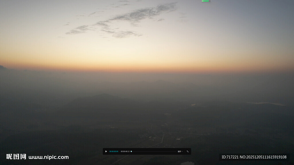 日出时分的广阔天空景象