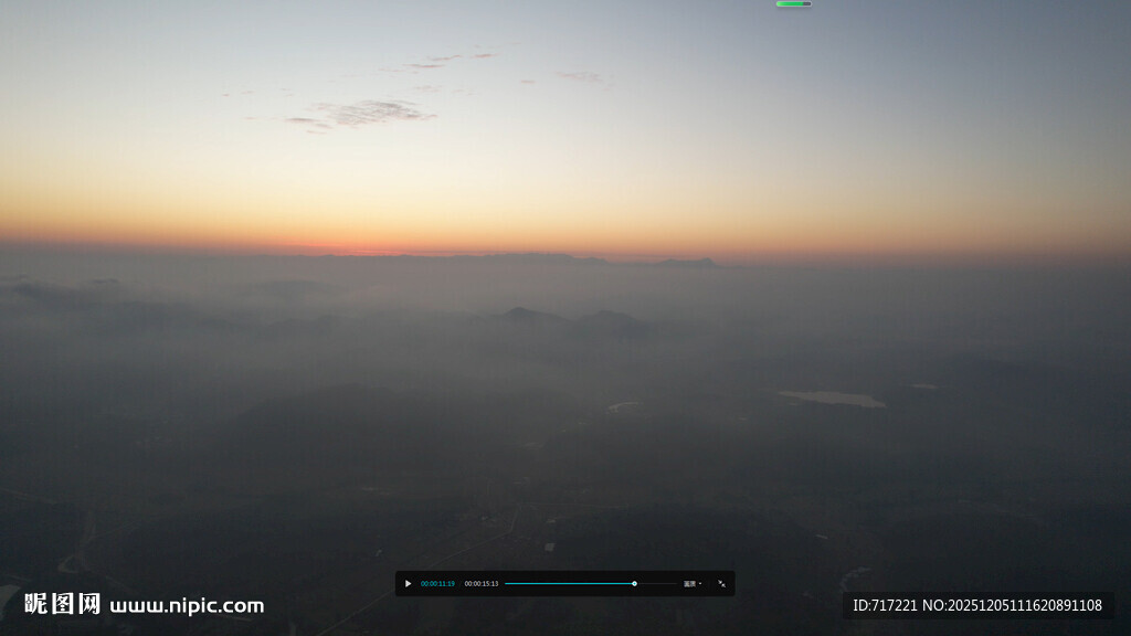 日出时分的壮阔云海景观