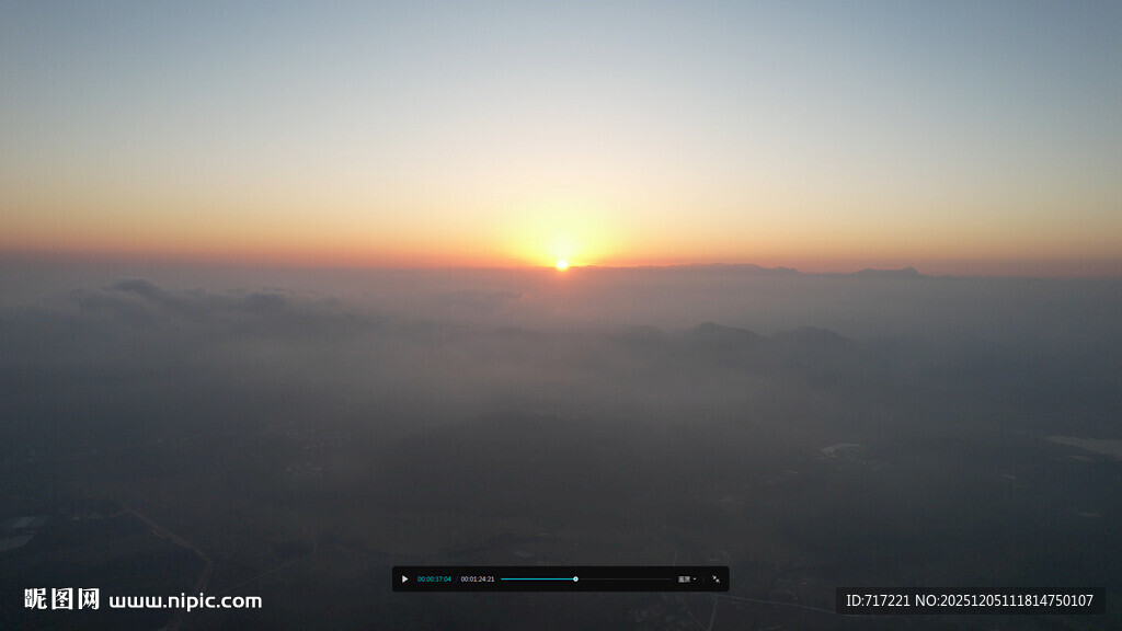 空中俯瞰壮丽日出景象