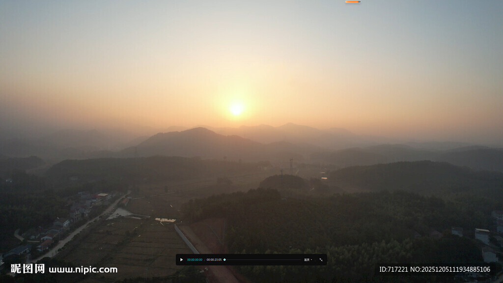 日出时分的壮丽大地景观