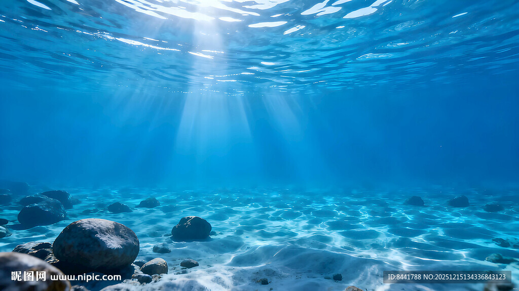海底阳光洒落的美丽景象