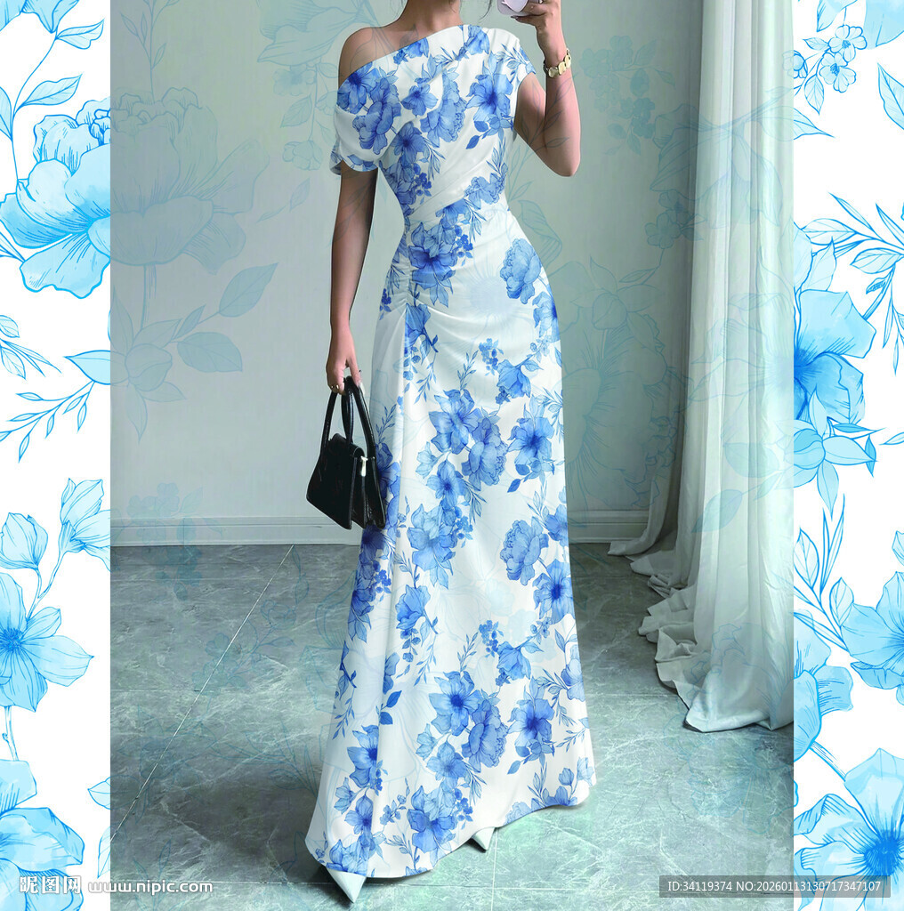 蓝白印花露肩长裙美女