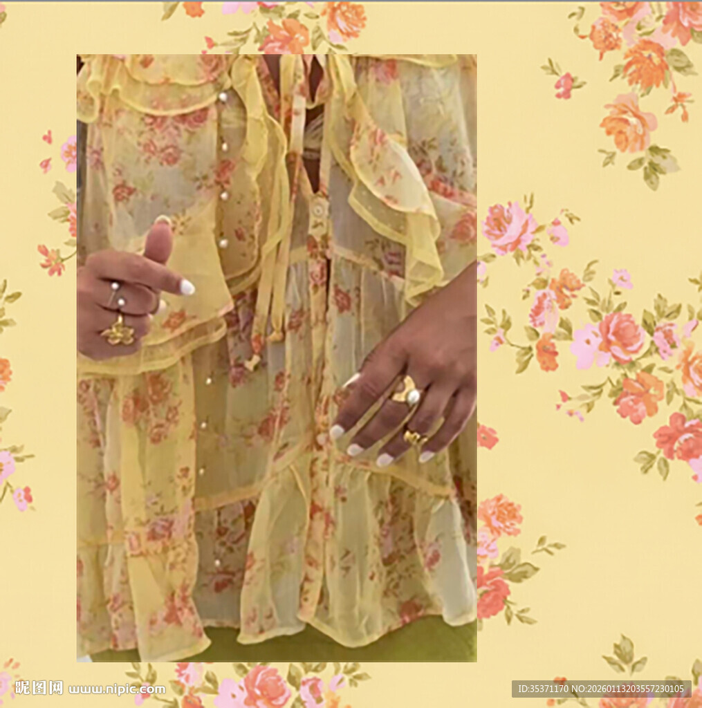 淡黄色底粉色花卉图案