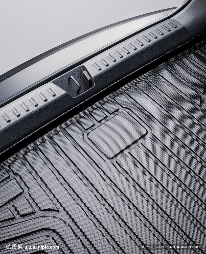 宽敞汽车后备垫子箱内部展示