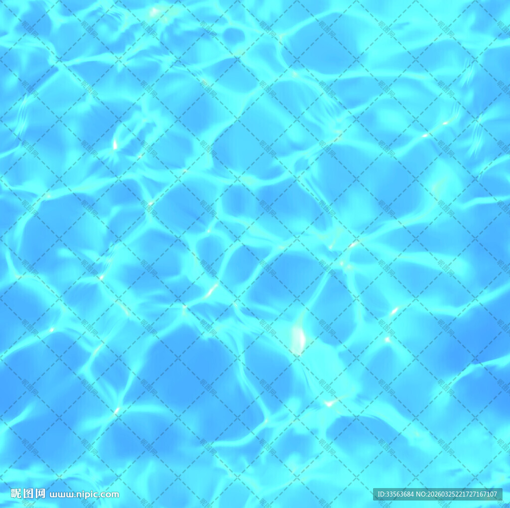 清澈泳池水面波光粼粼