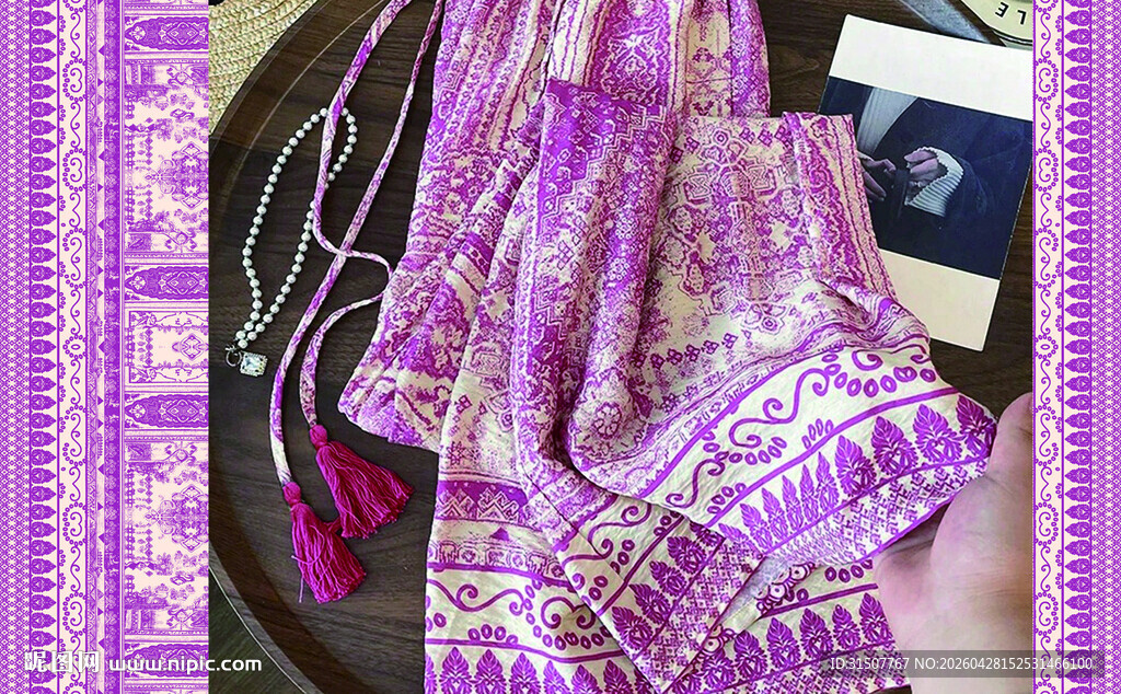 紫色流苏精美刺绣披肩