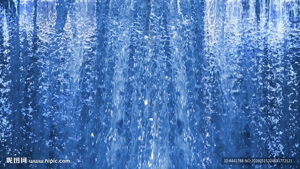梦幻蓝色森林水滴景观