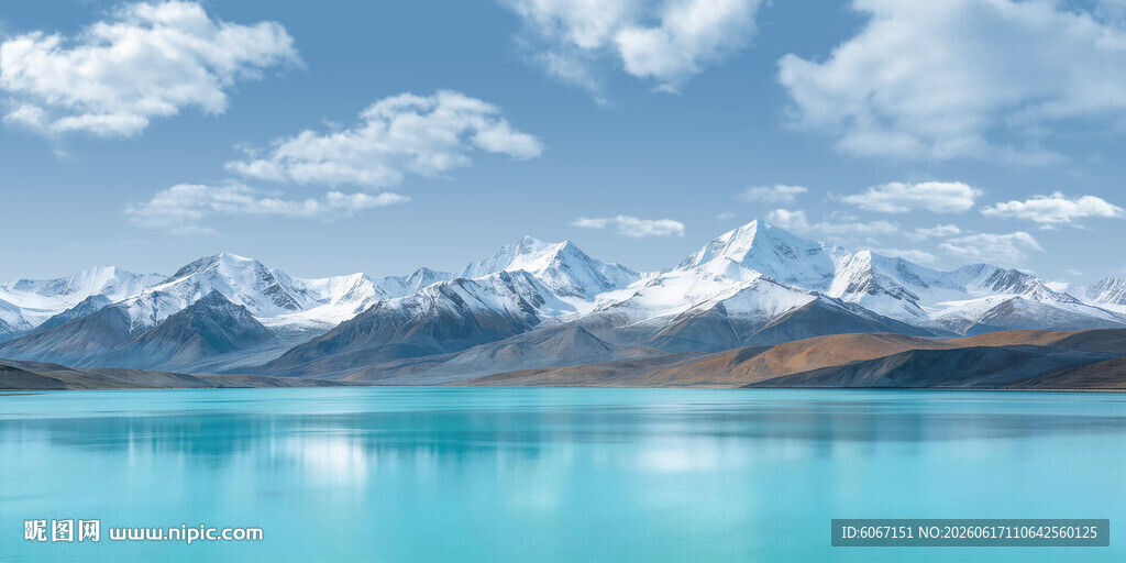 雪山湖泊