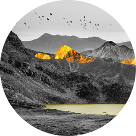 巍峨山脉湖畔圆形挂画装饰画