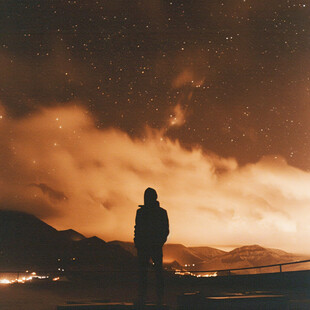 星辰大海男孩背影