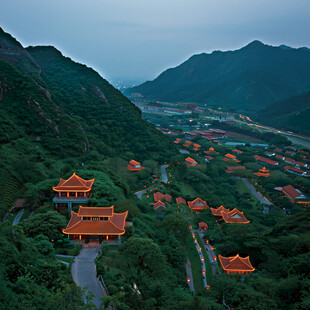 山顶古刹 夜色静谧