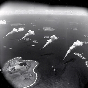 飞机俯视迪拜海岸